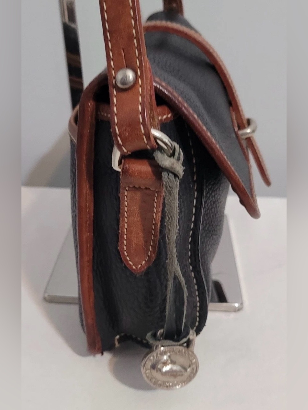 Vintage Dooney & Bourke AWL Black & Brown Leather Crossbody Bag - Picture 5 of 16